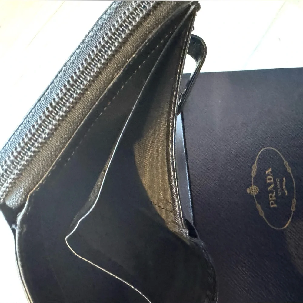 Prada Wallet - Picture 6 of 9